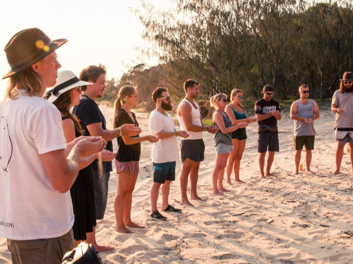 tour on Fraser. K'gari Fraser Island Adventures - Drop bear tour. Photo credit on website : https://www.kgarifraserisland.com.au/tour/fraser-island-adventure-tour/