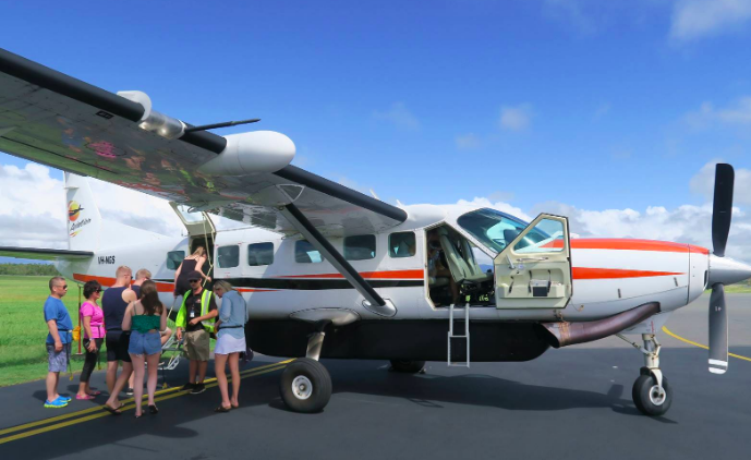 GSL fixed wing at the PPP airport. Photo credit to https://www.jathao.com/2019/06/whitsundays-scenic-flight.html