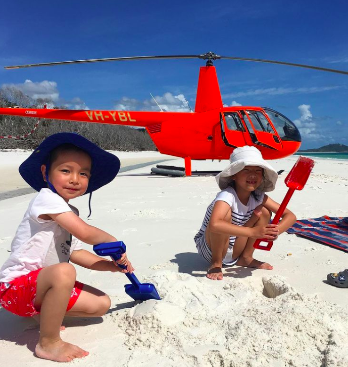 kids on Whitehaven with GSL heli. Photo credit @gsl_aviation on Instagram