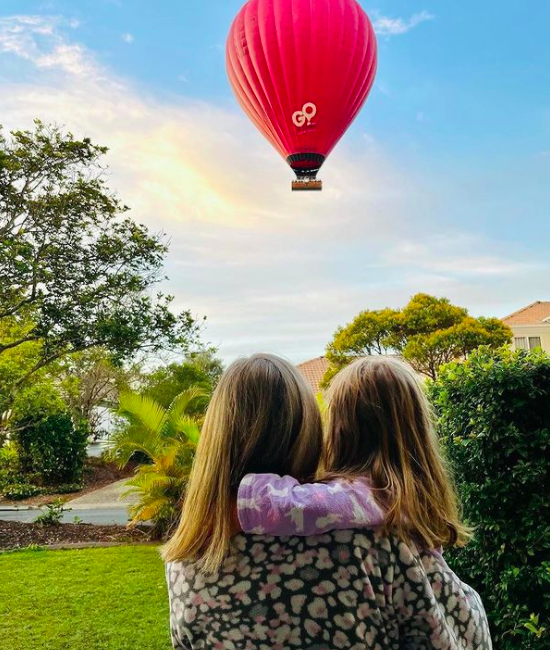 Mum and daugaMum and daughter - go ballooning. Photo credit @jimmydownunder on Instagramhter - go ballooning. Photo credit @Goballooning on website